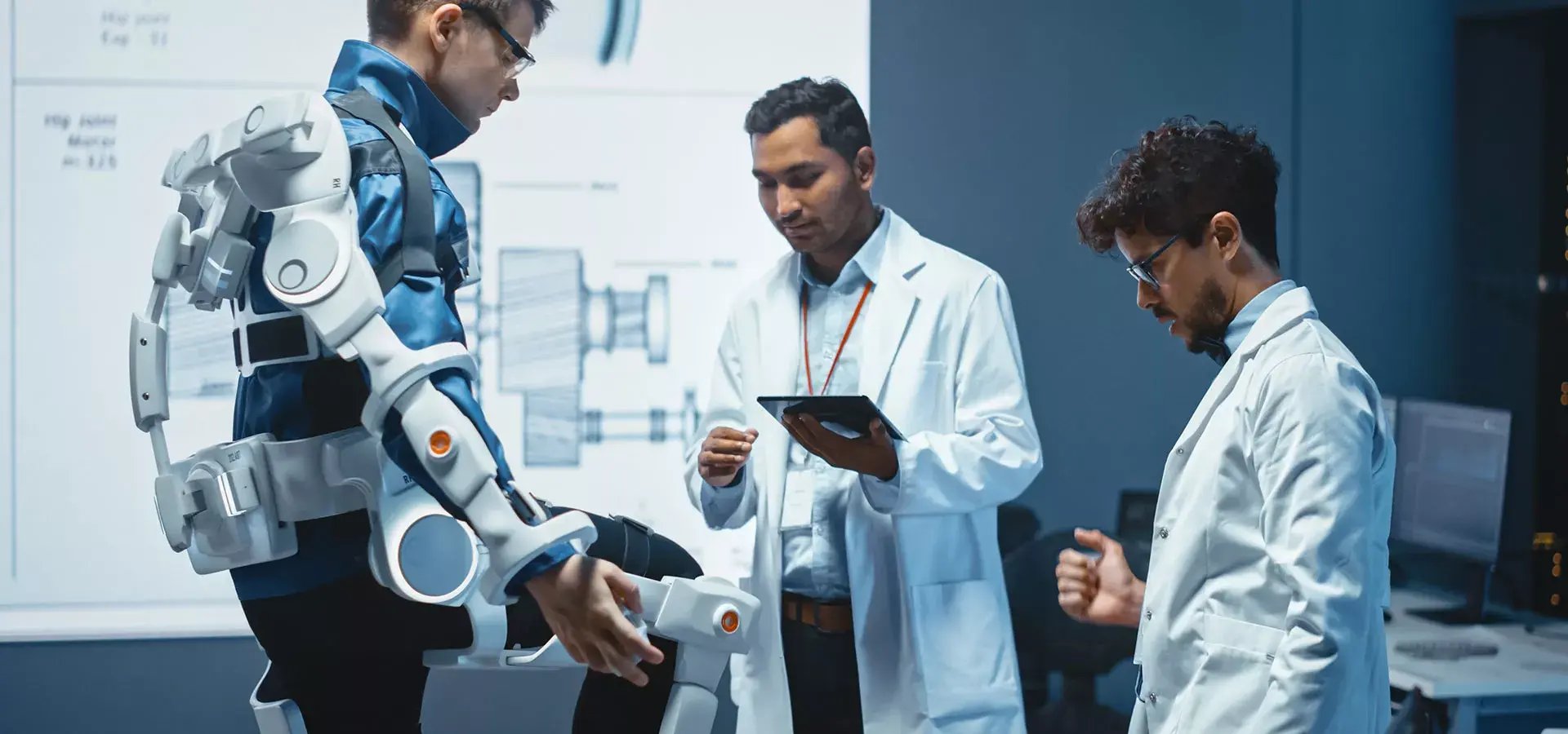 1_team-designing-a-medical-device-1920x900-1
