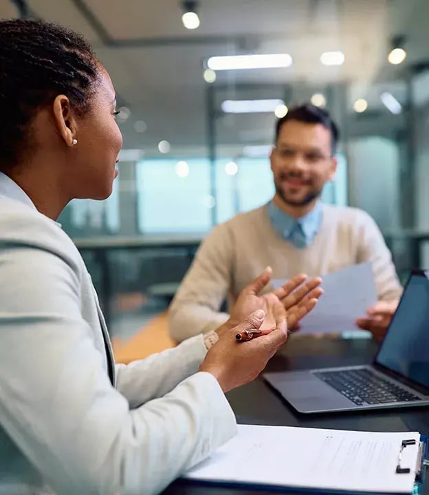 3_Professional-consultants-in-a-meeting-624x720-2